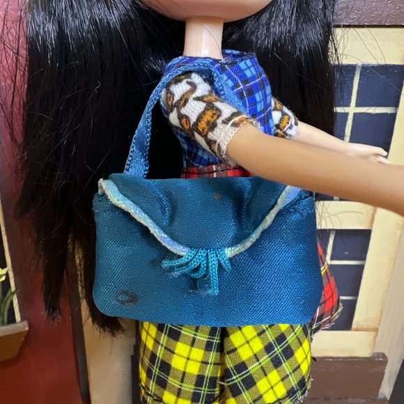 Vintage Bratz Jade Doll 2015 Green Eyes Long Black Hair 10" - Picture 5 of 9